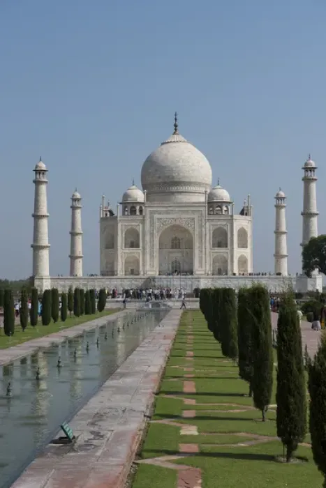 Framed Print : India, Agra, Taj Mahal. Famous landmark memorial to Queen Mumtaz Mahal, circa 1632 Framed Print : India, Agra, Taj Mahal. Famous landmark memorial to Queen Mumtaz Mahal, circa 1632