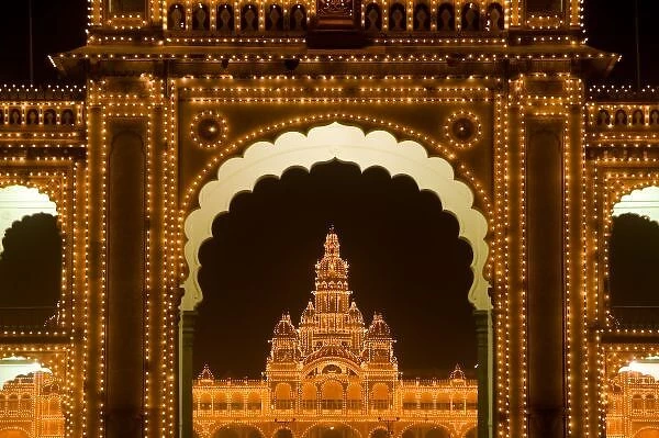 INDIA, Karnataka, Mysore : Majarajas Palace (b. 1912, Henry Irwin, British Architect)