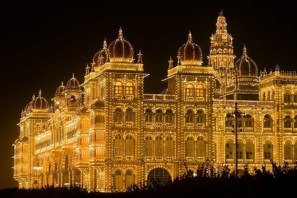 INDIA, Karnataka, Mysore : Majarajas Palace (b. 1912, Henry Irwin, British Architect)