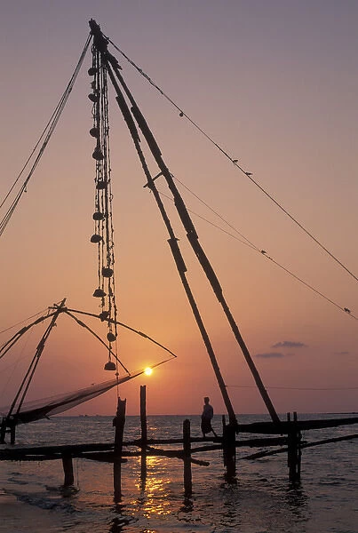India, Kerala, Cochin, Kochi Port on west coast, sunset at Chinese Fishing Nets