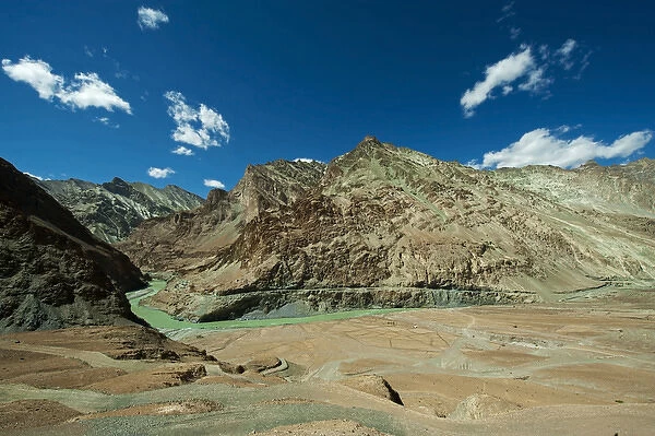 India, Ladakh, Markha Valley, scenic landscape with the Indus river