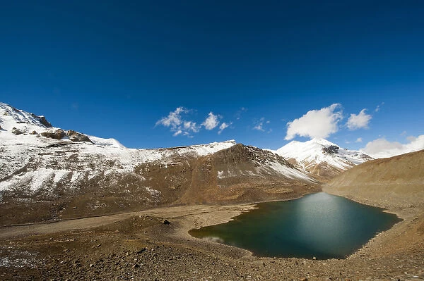 India, Ladakh, scenic landscape with green lake in the Himalayas