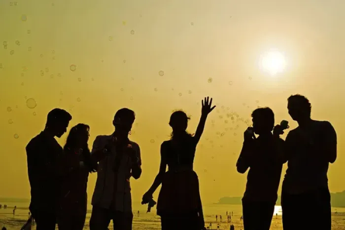 Framed Print : India, Maharashtra, Mumbai, Chowpatty Beach, blowing bubbles