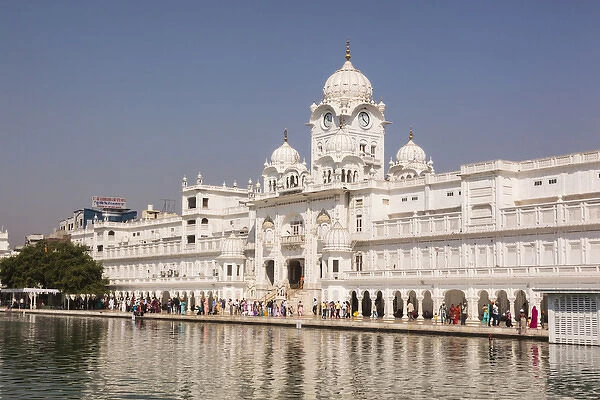 India, Punjab, Amritsar. Sikh pilgrims near entrance to the Golden Temple