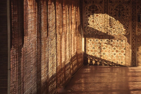 India, Rajasthan, Bikaner, Sunlight passing through blinds in Junagarh Fort