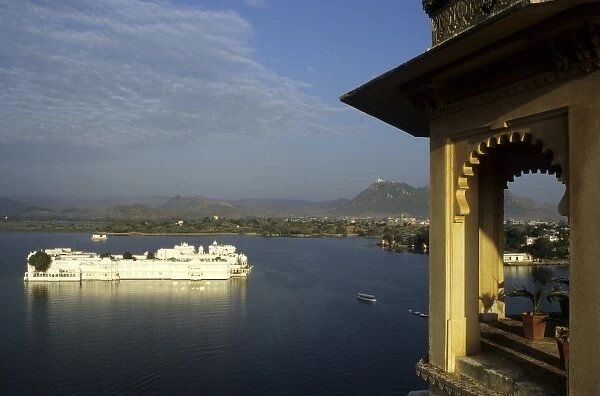 India, Rajasthan, Udaipur. Lake Palace Hotel, summer palace for citys rulers on Pichola Lake