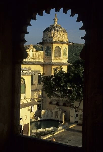 India, Rajasthan, Udaipur. Maharajas Palace viewed through arch of Fateh Prakash Hotel