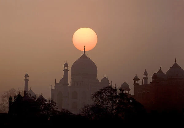 India, Uttar Pradesh, Agra. Sun sets over Taj Mahal mausoleum