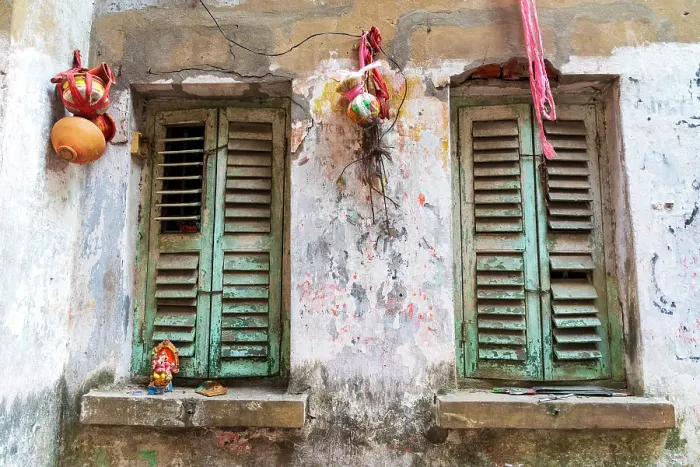 Framed Print : India, West Bengal, Kolkata, College Square. Weathered wall and window shutters