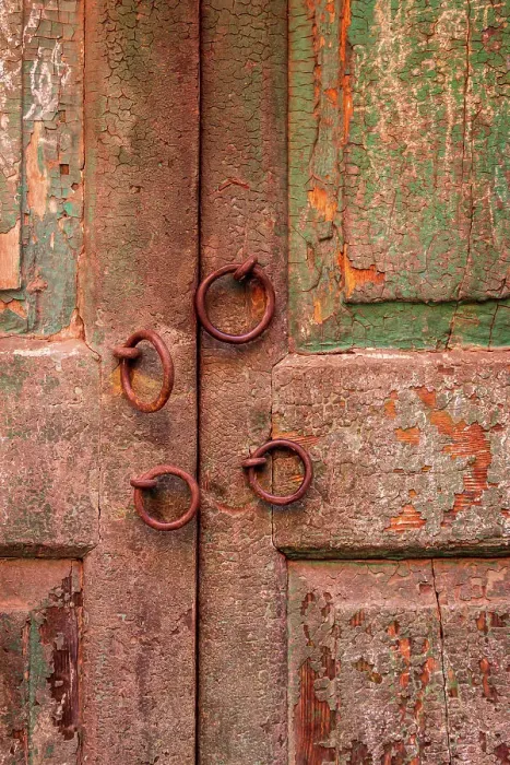 Framed Print : India, West Bengal, Kolkata. Door with ornamental rings