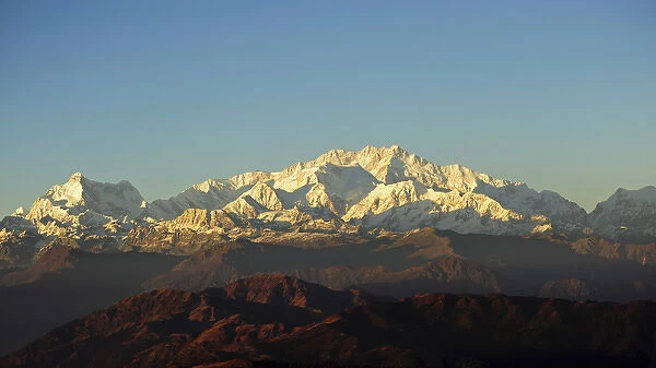 India, West Bengal, Singalila National Park, Sandakfu, view on snowcapped Kangchenjunga