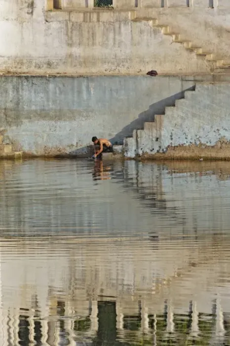 Framed Print : Indian man washing himself, Udaipur, India Framed Print : Indian man washing himself, Udaipur, India