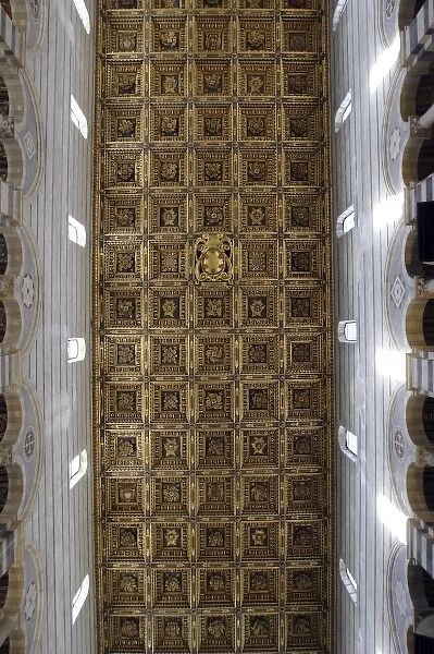 Interior of the Duomo: central naves panelled ceilingThe heart of the Campo
