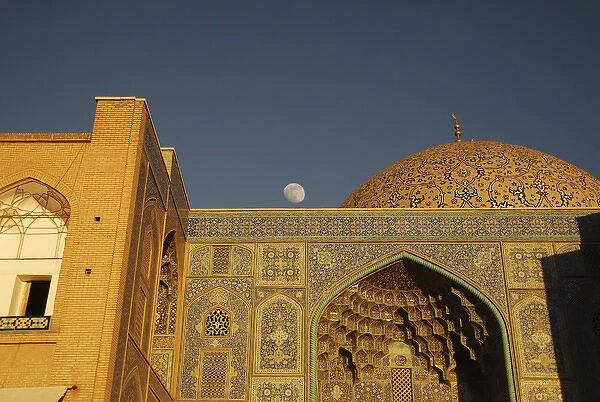 Iran, Isfahan, moonrise over Imam Square and Sheikh Lotfallah mosque