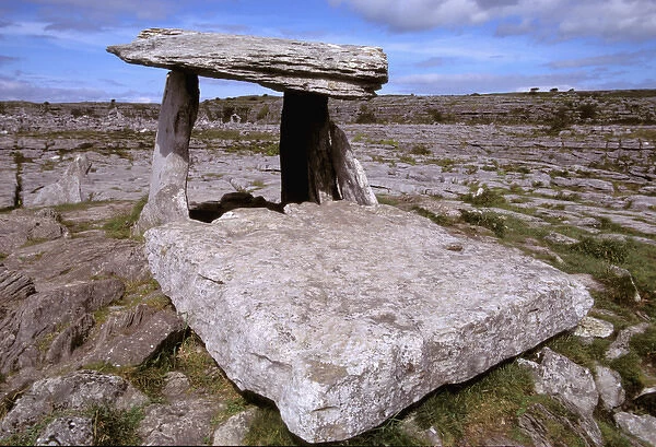 Ireland, Co Clare, Poulnabrone Dolmen, The Burren