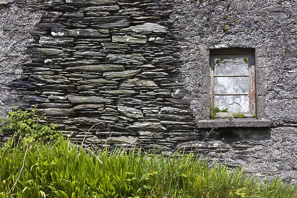 Ireland, County Cork, Beara Peninsula, Ring of Beara, Garinish, traditional stone