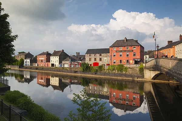 Ireland, County Kilkenny, Kilkenny City, pubs along River Nore