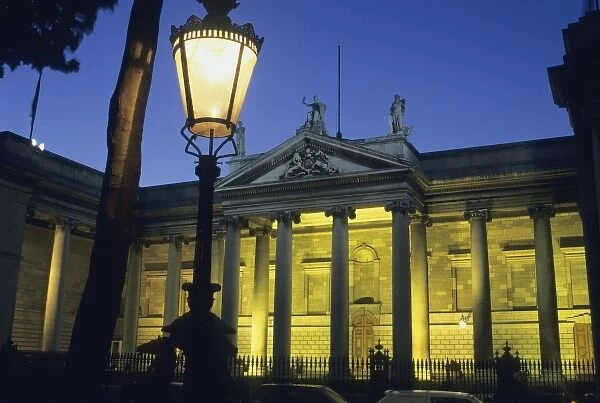 Ireland, Dublin, Bank of Ireland, Georgian building, at dusk