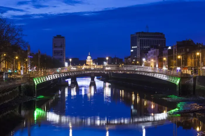 Framed Print : Ireland, Dublin, Hapenny Bridge over the River Liffey, dawn Framed Print : Ireland, Dublin, Hapenny Bridge over the River Liffey, dawn