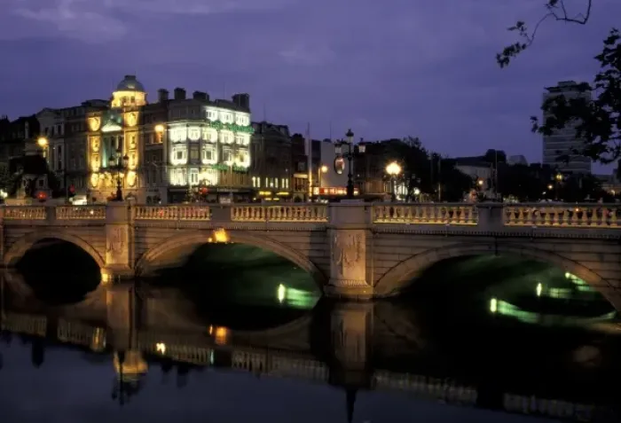 Framed Print : Ireland, Dublin. O Connell Bridge spanning River Liffey