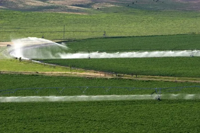 Framed Print : Irrigation on farmland near Glenns Ferry, Idaho