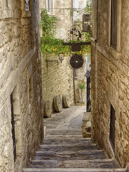 Italy, Apulia, Foggia, Vieste. A picturesque alley in Vieste old town