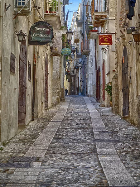 Italy, Apulia, Foggia, Vieste. A picturesque alley in Vieste old town