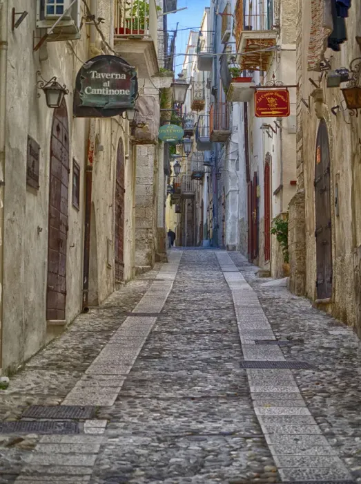 Framed Print : Italy, Apulia, Foggia, Vieste. A picturesque alley in Vieste old town Framed Print : Italy, Apulia, Foggia, Vieste. A picturesque alley in Vieste old town