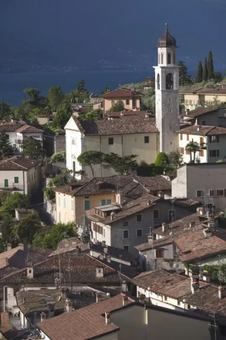 Framed Print : ITALY, Brescia Province, Limone sul Garda. Chiesa San Benedetto, morning