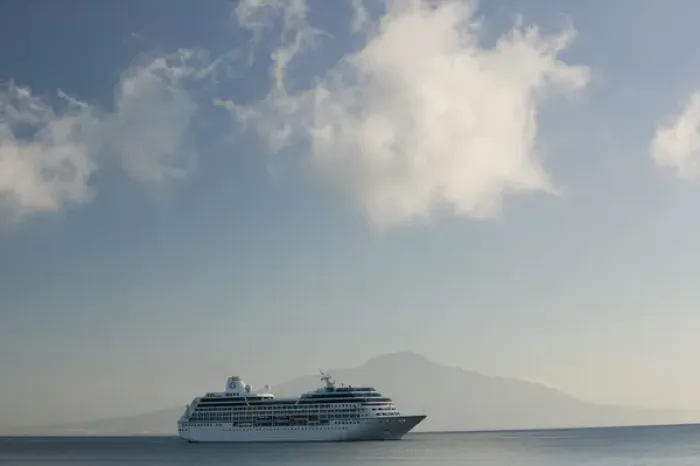 Framed Print : ITALY-Campania-(Sorrento Peninsula)-SORRENTO: Cruiseship & Mount Vesuvius / Bay of Framed Print : ITALY-Campania-(Sorrento Peninsula)-SORRENTO: Cruiseship & Mount Vesuvius / Bay of