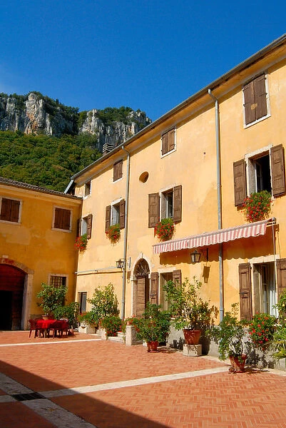 04. Italy, courtyard of Poggi Winery near Bardolino