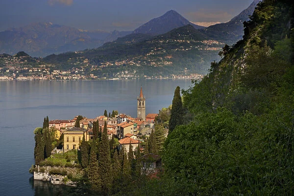 Italy, Lombardi, Lake Como. Overview of town and lake. Credit as