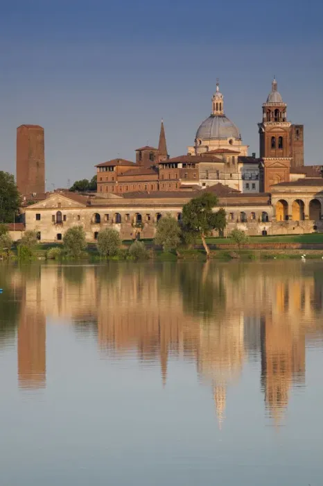 Framed Print : ITALY, Mantua Province, Mantua. Town view and Palazzo Ducale from Lago Inferiore, dawn Framed Print : ITALY, Mantua Province, Mantua. Town view and Palazzo Ducale from Lago Inferiore, dawn