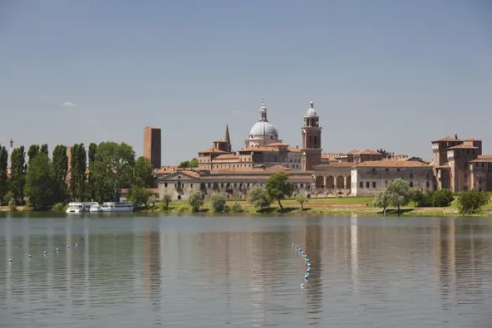 Framed Print : ITALY, Mantua Province, Mantua. Town view and Palazzo Ducale from Lago Inferiore, daytime Framed Print : ITALY, Mantua Province, Mantua. Town view and Palazzo Ducale from Lago Inferiore, daytime