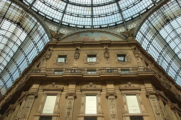 04. Italy, Milan, Galleria Vittorio Emanuele II interior