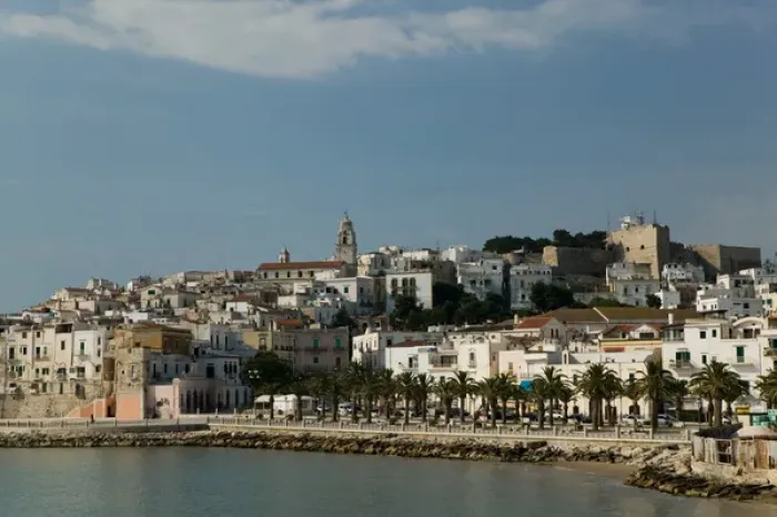 Framed Print : Italy, Puglia, Promontorio del Gargano, Vieste, Town View from Harbor