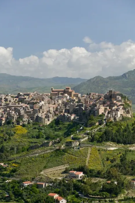Framed Print : Italy, Sicily, Enna, Calascibetta, Morning View of Hill Town from ENNA