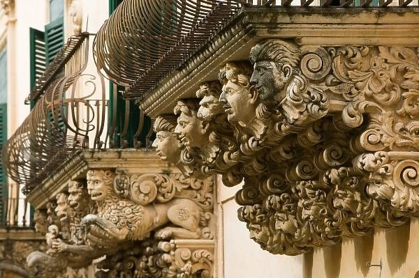 ITALY, Sicily, NOTO: Finest Baroque Town in Sicily Baroque Details of the Palazzo