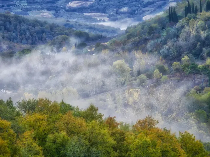Framed Print : Italy, Tuscany. Autumn morning with fog in the Tuscan valley Framed Print : Italy, Tuscany. Autumn morning with fog in the Tuscan valley