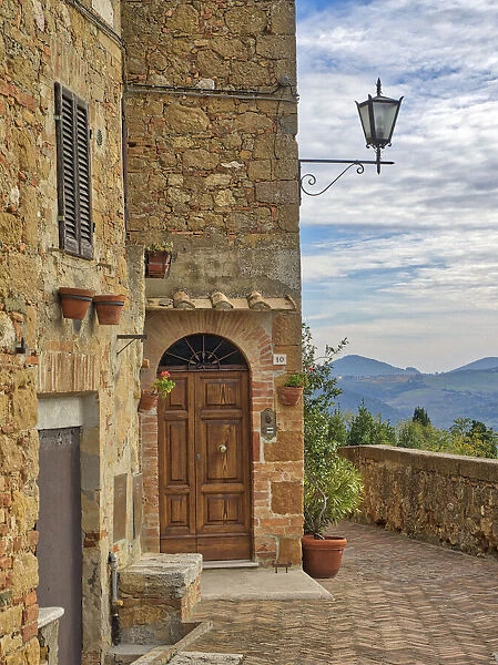 Italy, Tuscany, Pienza. Entrance to a home