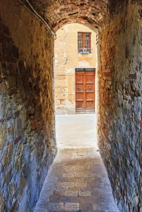 Framed Print : Italy, Tuscany, province of Siena, Chiusure. Hill town. Narrow passageway
