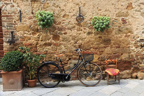 Italy, Tuscany, province of Siena, Chiusure. Hill town. Bicycle leans against stone wall