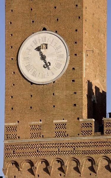 Italy, Tuscany, Sienna. The clock on the Torre del Mangias tower