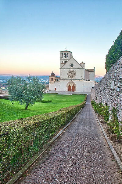 Italy, Umbria, Assisi. Walkway leading to the Basilica of San Francesco