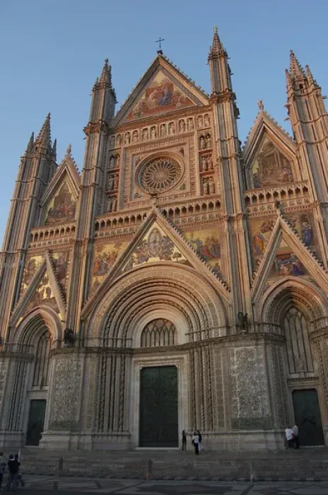Framed Print : Italy, Umbria, Orvieto. Romanesque  /  Gothic cathedral in Piazza del Duomo