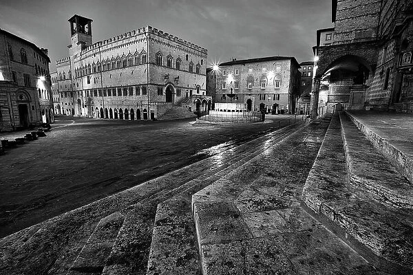 Italy, Umbria, Perugia. Palazzo dei Priori and the Fontana Maggiore, a medieval fountain on Piazza IV Novembre