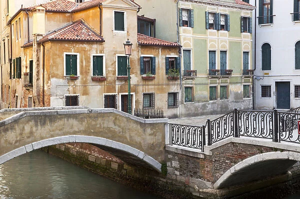 Italy, Venice. Canal bridge and buildings. Credit as: Jim Nilsen  /  Jaynes Gallery  /  DanitaDelimont
