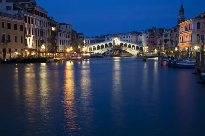 Framed Print : Italy, Venice. Venices iconic Rialto Bridge at twilight