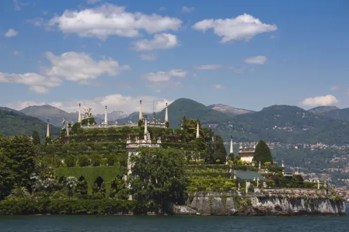 Framed Print : ITALY, Verbano-Cusio-Ossola Province, Stresa. Isola Bella, Palazzo Borromeo terraced Framed Print : ITALY, Verbano-Cusio-Ossola Province, Stresa. Isola Bella, Palazzo Borromeo terraced