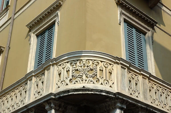 04. Italy, Verona, architectural detail in historic town center